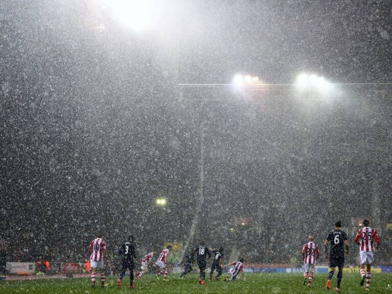 Preferiamo una fredda e piovosa notte a Stoke: cronaca di un Super Flop